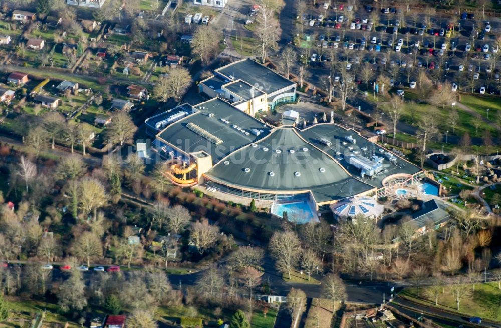 Göttingen aus der Vogelperspektive: Therme und Schwimmbecken am Freibad der Freizeiteinrichtung Badeparadie Eiswiese in Göttingen im Bundesland Niedersachsen, Deutschland