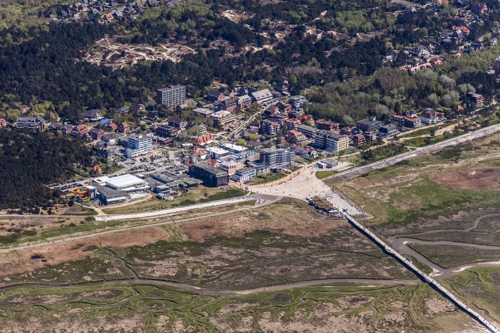 Luftbild Sankt Peter-Ording - Therme und Schwimmbecken am Freibad der Freizeiteinrichtung Dünentherme im Ortsteil Sankt Peter-Ording in Sankt Peter-Ording im Bundesland Schleswig-Holstein