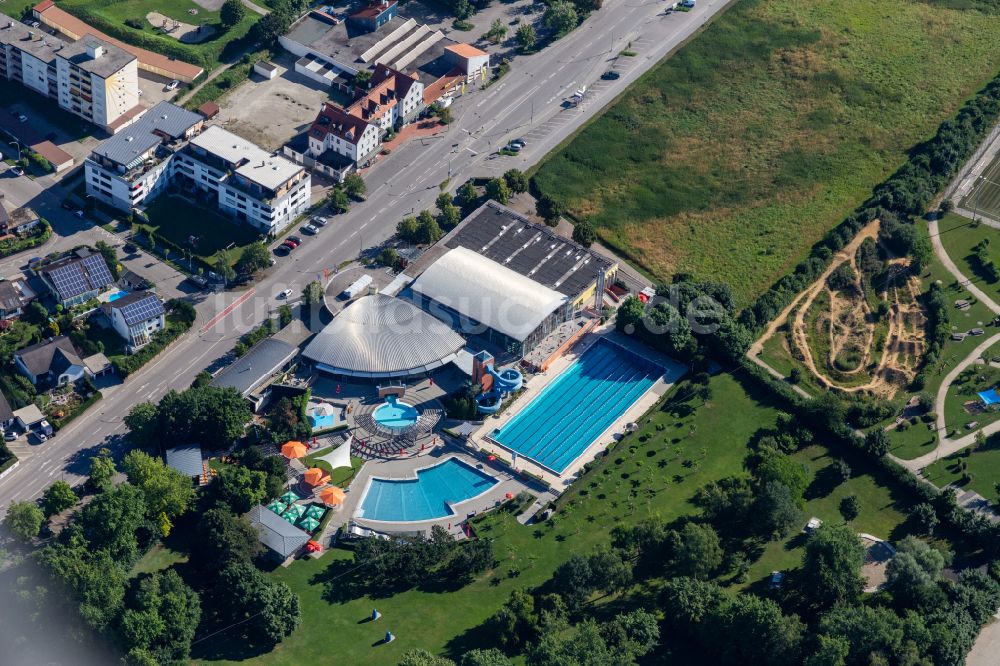 Luftbild Ergolding - Therme und Schwimmbecken am Freibad der Freizeiteinrichtung ERGOMAR Ergolding Badewelt & Sauna an der Industriestraße im Ortsteil Ergolding in Ergolding im Bundesland Bayern, Deutschland