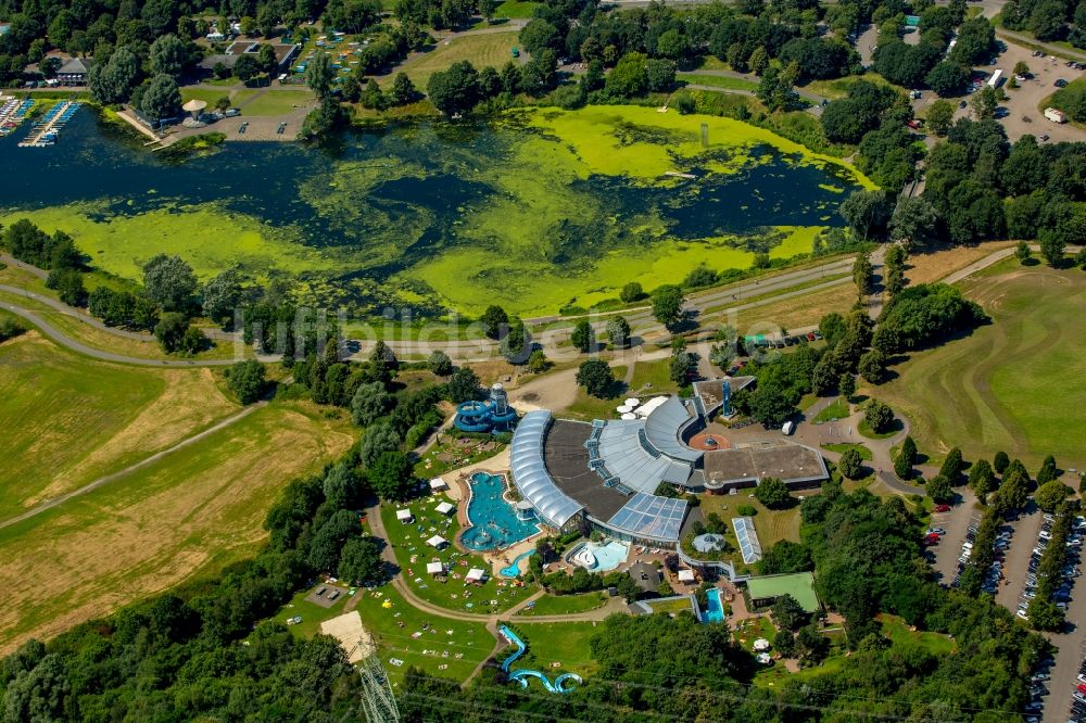 Luftaufnahme Witten - Therme und Schwimmbecken am Freibad der Freizeiteinrichtung Freizeitbad Heveney in Witten im Bundesland Nordrhein-Westfalen