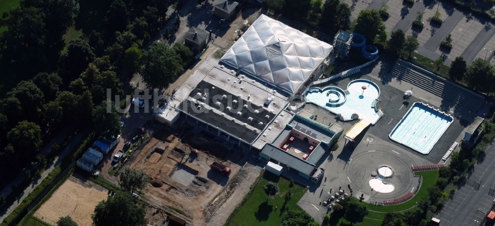 Luftbild Dresden - Therme und Schwimmbecken am Freibad der Freizeiteinrichtung Georg-Arnhold-Bad in Dresden im Bundesland Sachsen