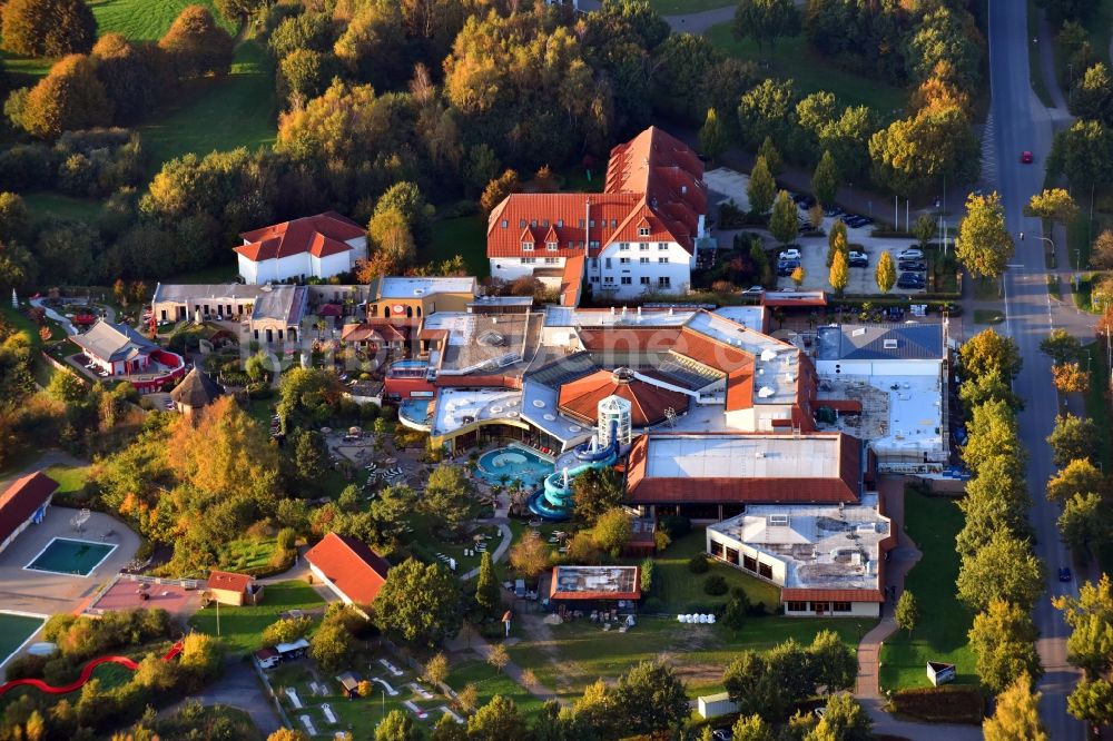 Luftaufnahme Kaltenkirchen - Therme und Schwimmbecken am Freibad der Freizeiteinrichtung HolstenTherme in der Norderstraße in Kaltenkirchen im Bundesland Schleswig-Holstein, Deutschland