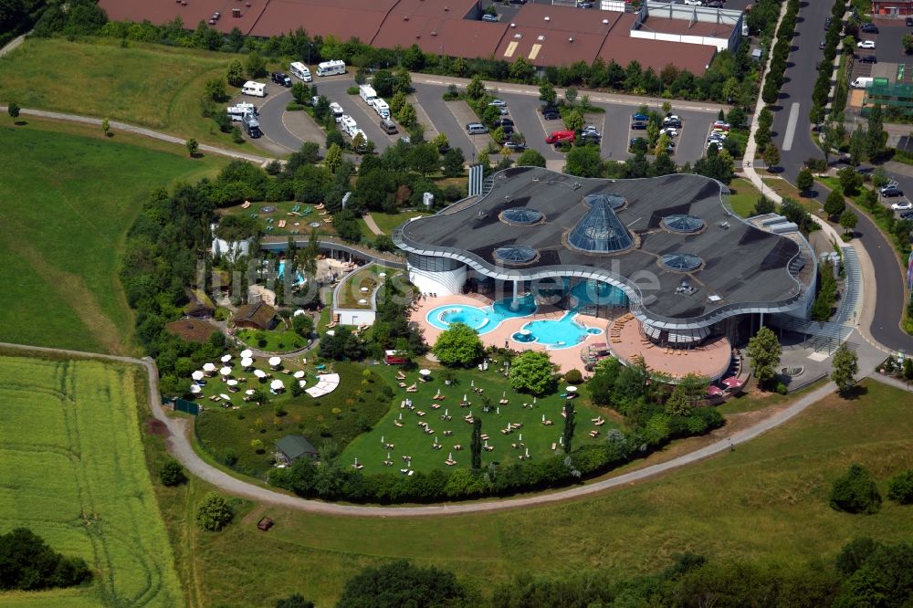 Luftbild Bad Kissingen - Therme und Schwimmbecken am Freibad der Freizeiteinrichtung KissSalis Therme im Ortsteil Garitz in Bad Kissingen im Bundesland Bayern, Deutschland