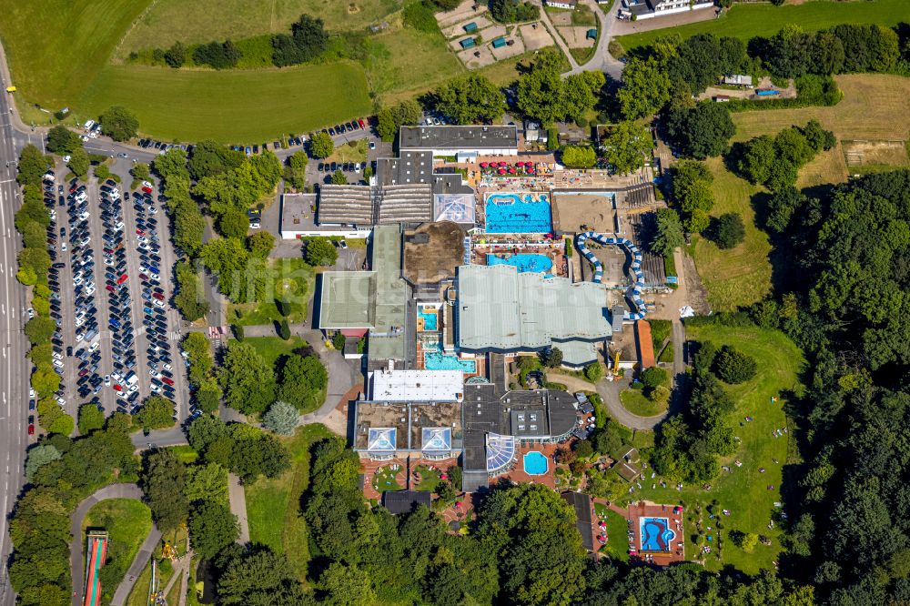 Luftaufnahme Sodingen - Therme und Schwimmbecken am Freibad der Freizeiteinrichtung LAGO Die Therme in Sodingen im Bundesland Nordrhein-Westfalen, Deutschland