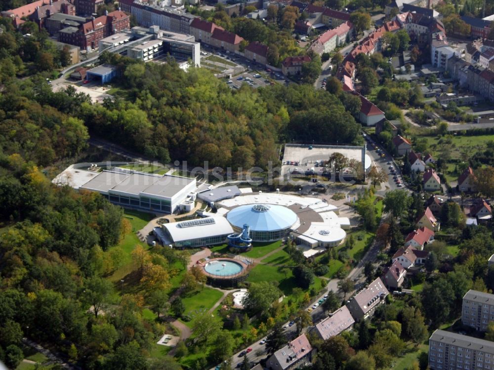 Luftbild Brandenburg an der Havel - Therme und Schwimmbecken am Freibad der Freizeiteinrichtung Marienbad Brandenburg in Brandenburg an der Havel im Bundesland Brandenburg, Deutschland