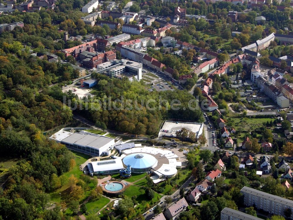 Luftaufnahme Brandenburg an der Havel - Therme und Schwimmbecken am Freibad der Freizeiteinrichtung Marienbad Brandenburg in Brandenburg an der Havel im Bundesland Brandenburg, Deutschland