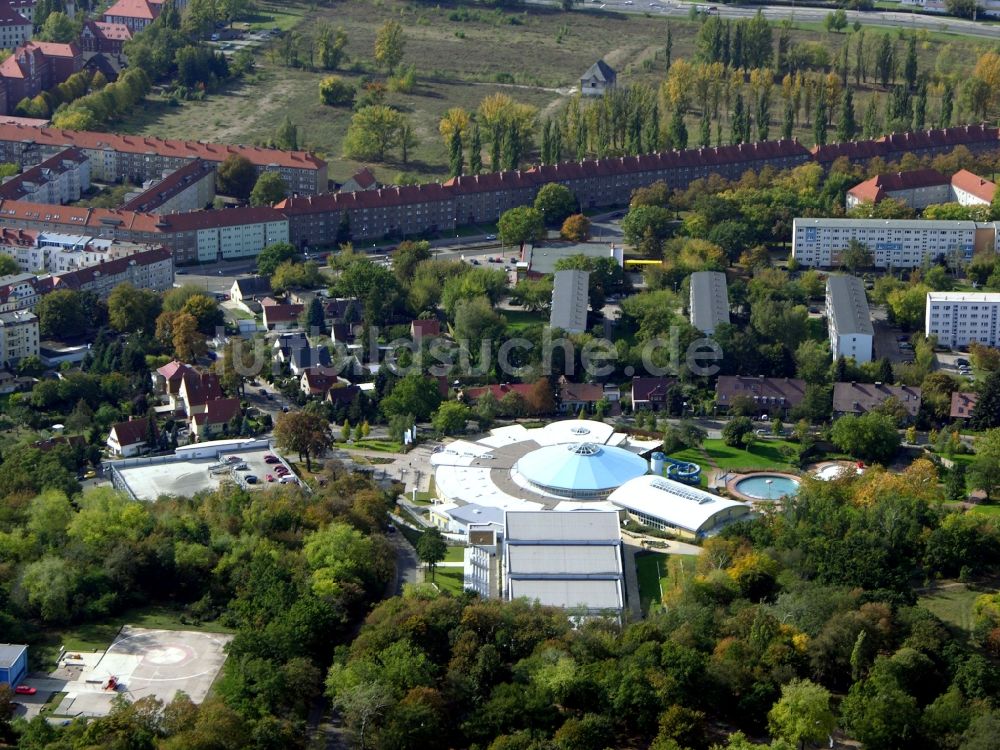 Brandenburg an der Havel von oben - Therme und Schwimmbecken am Freibad der Freizeiteinrichtung Marienbad Brandenburg in Brandenburg an der Havel im Bundesland Brandenburg, Deutschland