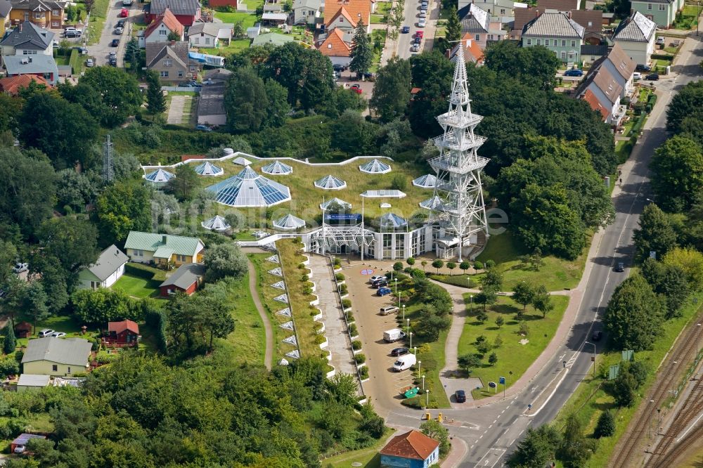 Luftbild Seebad Ahlbeck - Therme und Schwimmbecken am Freibad der Freizeiteinrichtung OstseeTherme in Seebad Ahlbeck im Bundesland Mecklenburg-Vorpommern, Deutschland