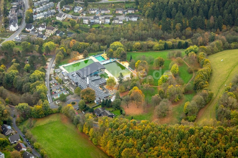 Velbert aus der Vogelperspektive: Therme und Schwimmbecken am Freibad der Freizeiteinrichtung Panoramabad Velbert-Neviges in Velbert im Bundesland Nordrhein-Westfalen, Deutschland