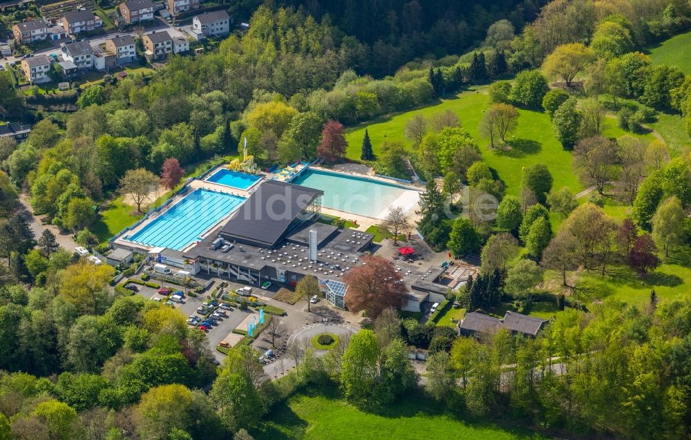 Luftbild Velbert - Therme und Schwimmbecken am Freibad der Freizeiteinrichtung Panoramabad Velbert-Neviges in Velbert im Bundesland Nordrhein-Westfalen, Deutschland