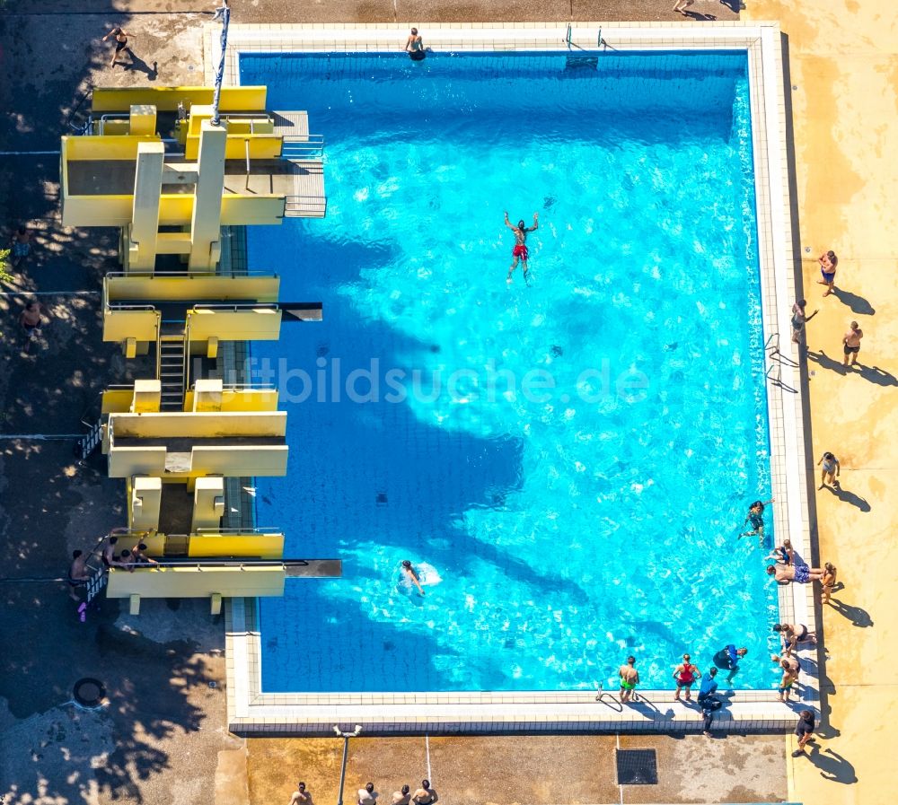 Luftbild Velbert - Therme und Schwimmbecken am Freibad der Freizeiteinrichtung Panoramabad Velbert-Neviges in Velbert im Bundesland Nordrhein-Westfalen, Deutschland