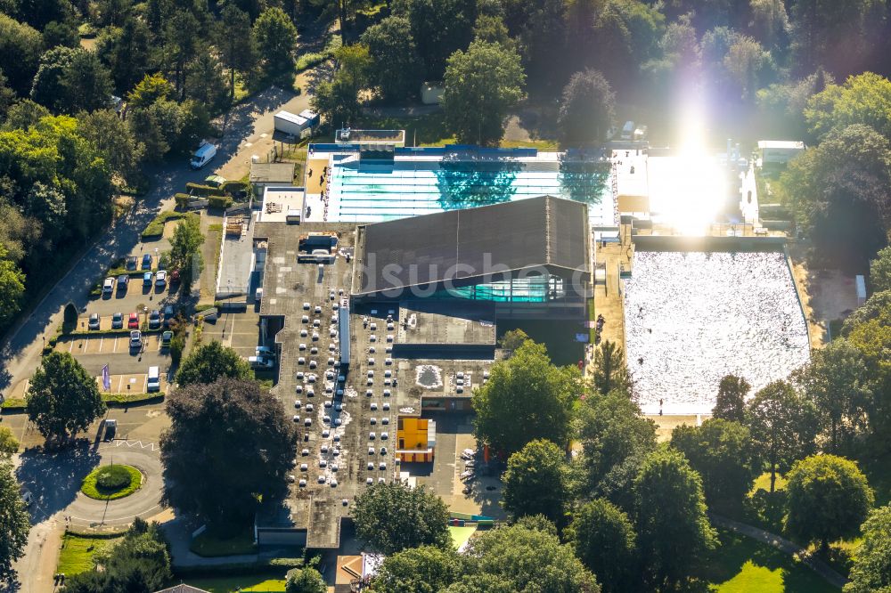 Luftbild Velbert - Therme und Schwimmbecken am Freibad der Freizeiteinrichtung Panoramabad Velbert-Neviges in Velbert im Bundesland Nordrhein-Westfalen, Deutschland