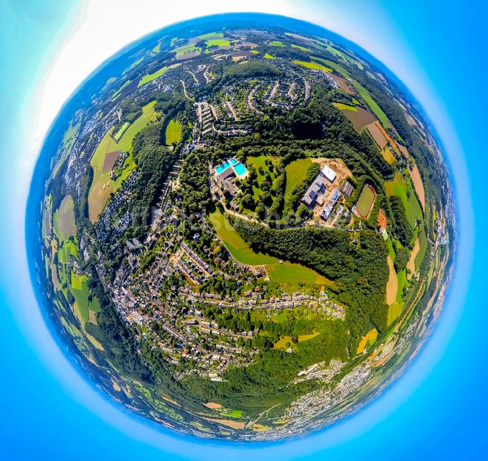 Velbert aus der Vogelperspektive: Therme und Schwimmbecken am Freibad der Freizeiteinrichtung Panoramabad Velbert-Neviges in Velbert im Bundesland Nordrhein-Westfalen, Deutschland