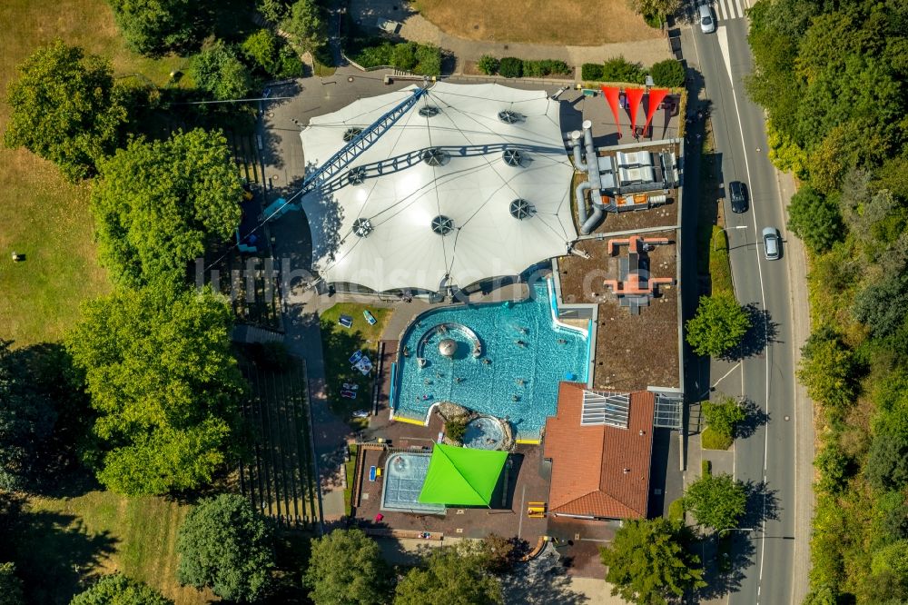 Luftbild Velbert - Therme und Schwimmbecken am Freibad der Freizeiteinrichtung Parkbad Velbert-Mitte in Velbert im Bundesland Nordrhein-Westfalen, Deutschland