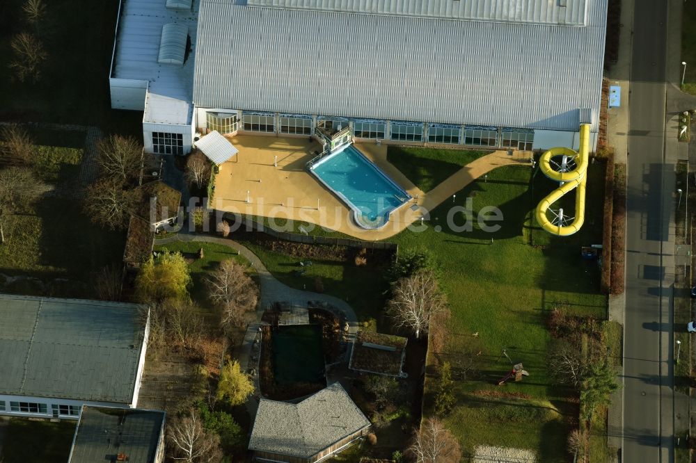 Luftbild Fürstenwalde/Spree - Therme und Schwimmbecken am Freibad der Freizeiteinrichtung Schwapp an der Straße Große Freizeit in Fürstenwalde/Spree im Bundesland Brandenburg