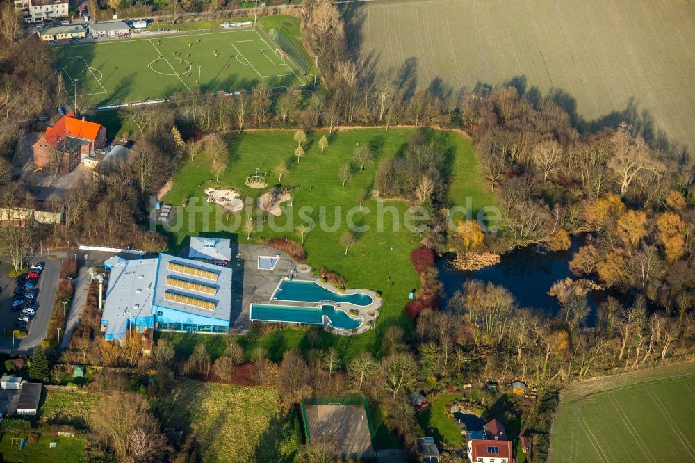 Herne von oben - Therme und Schwimmbecken am Freibad der Freizeiteinrichtung Südpool in der Bergstraße in Herne im Bundesland Nordrhein-Westfalen, Deutschland