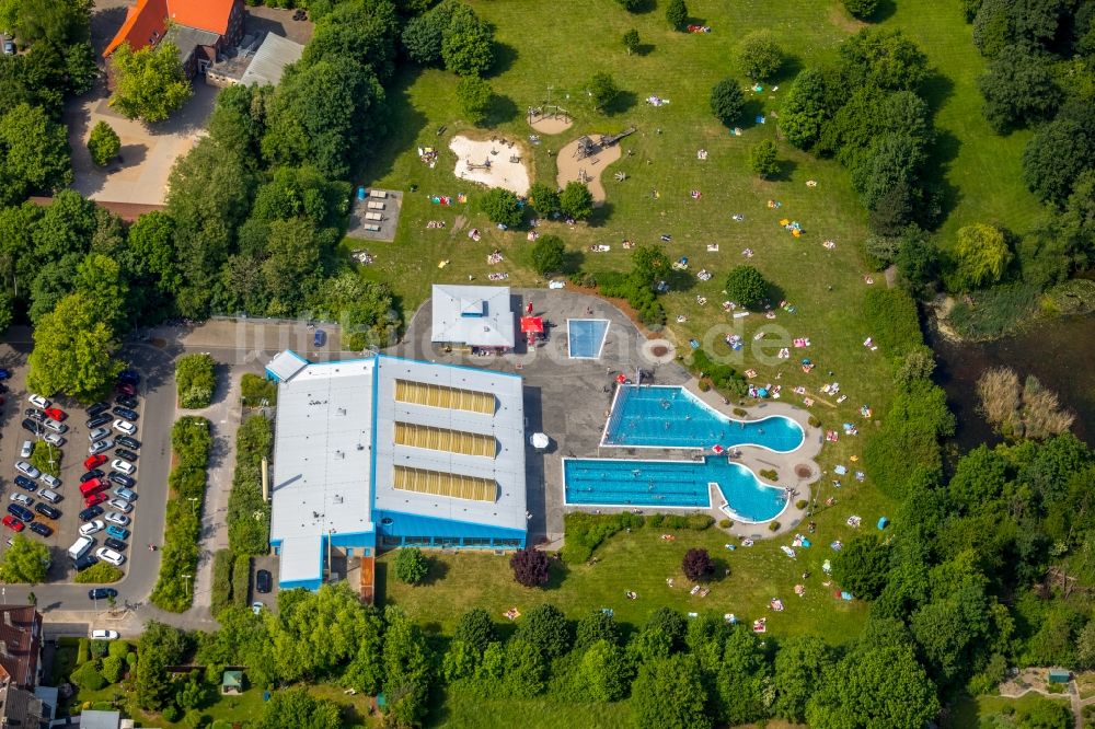 Luftbild Herne - Therme und Schwimmbecken am Freibad der Freizeiteinrichtung Südpool in der Bergstraße in Herne im Bundesland Nordrhein-Westfalen, Deutschland