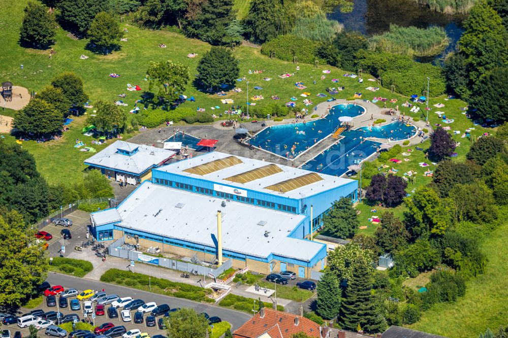 Luftaufnahme Herne - Therme und Schwimmbecken am Freibad der Freizeiteinrichtung Südpool in der Bergstraße in Herne im Bundesland Nordrhein-Westfalen, Deutschland