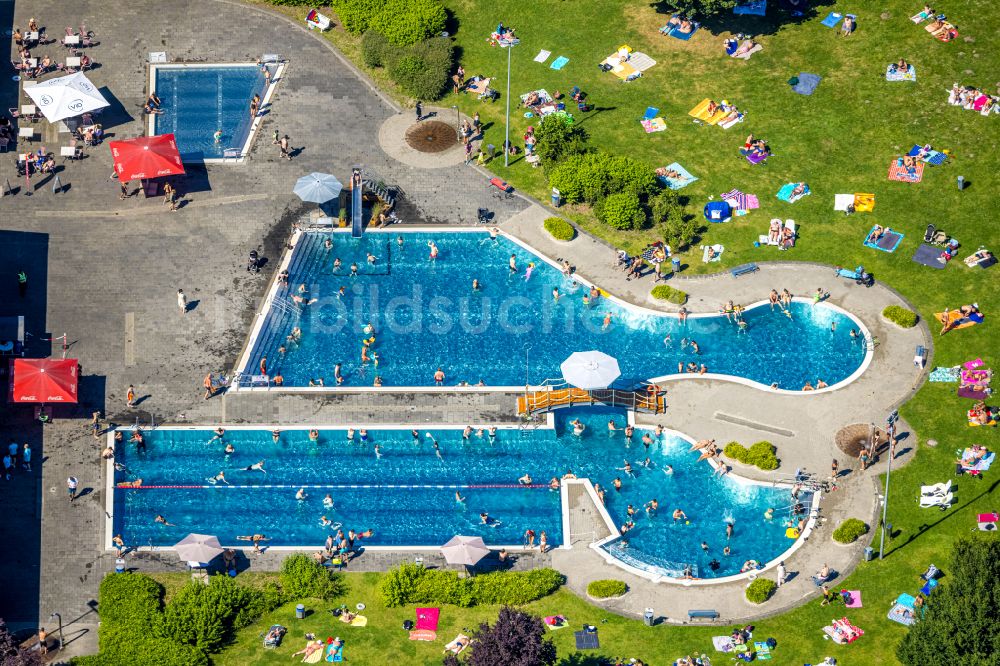 Herne aus der Vogelperspektive: Therme und Schwimmbecken am Freibad der Freizeiteinrichtung Südpool in der Bergstraße in Herne im Bundesland Nordrhein-Westfalen, Deutschland