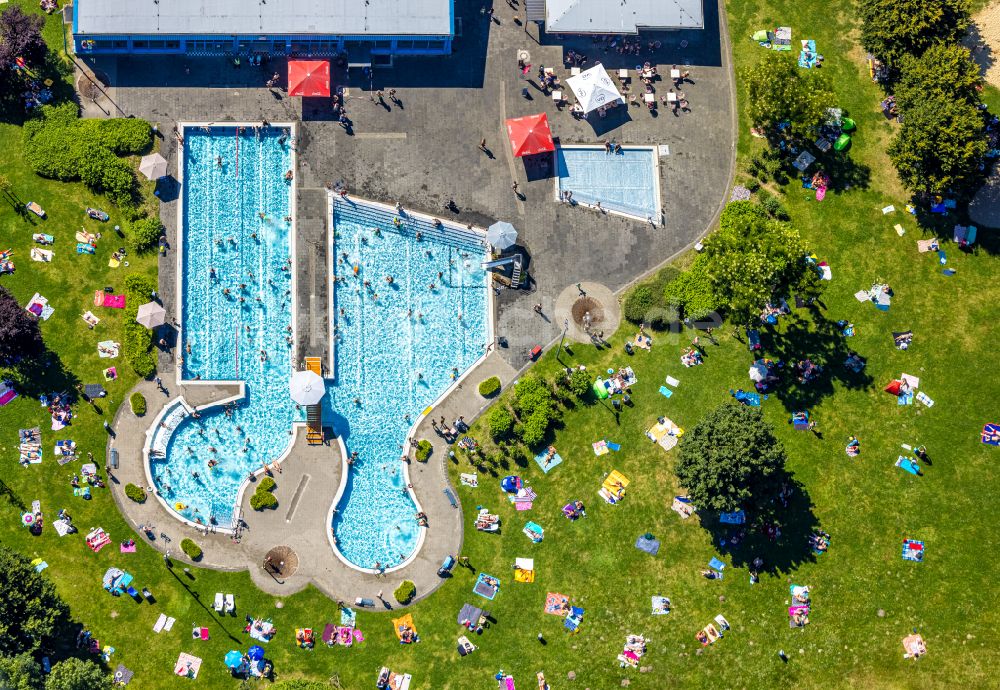 Luftbild Herne - Therme und Schwimmbecken am Freibad der Freizeiteinrichtung Südpool in der Bergstraße in Herne im Bundesland Nordrhein-Westfalen, Deutschland