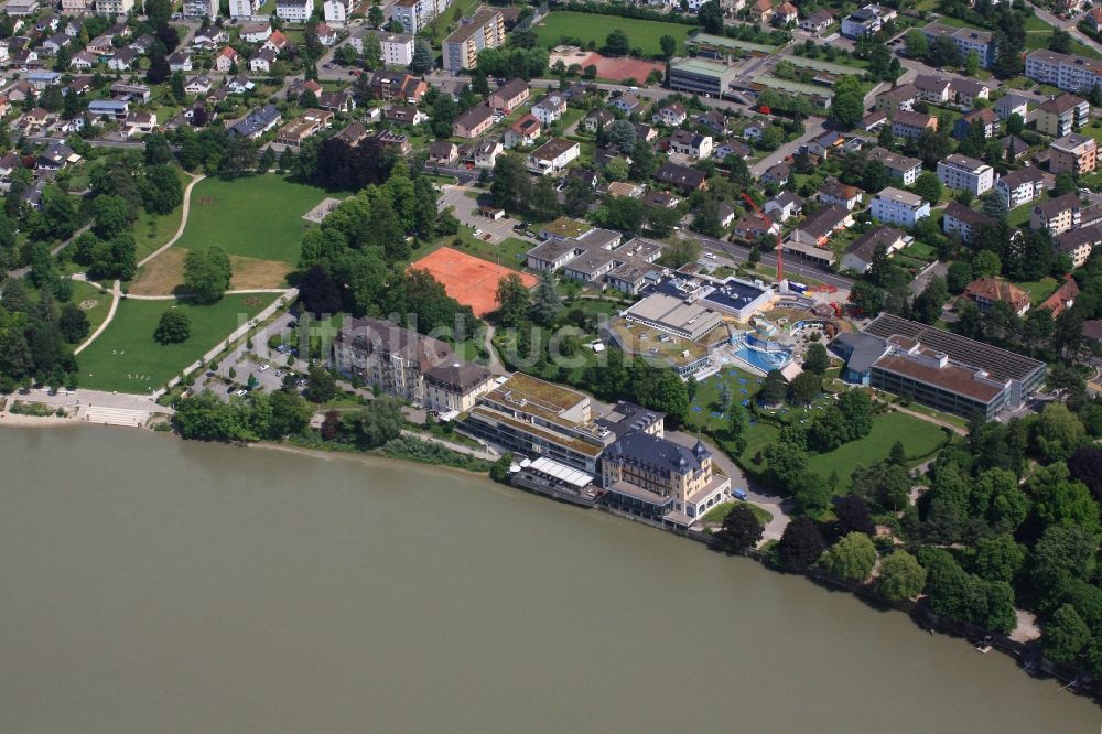 Luftaufnahme Rheinfelden - Therme und Schwimmbecken am Freibad der Freizeiteinrichtung Sole Uno in Rheinfelden im Kanton Aargau, Schweiz