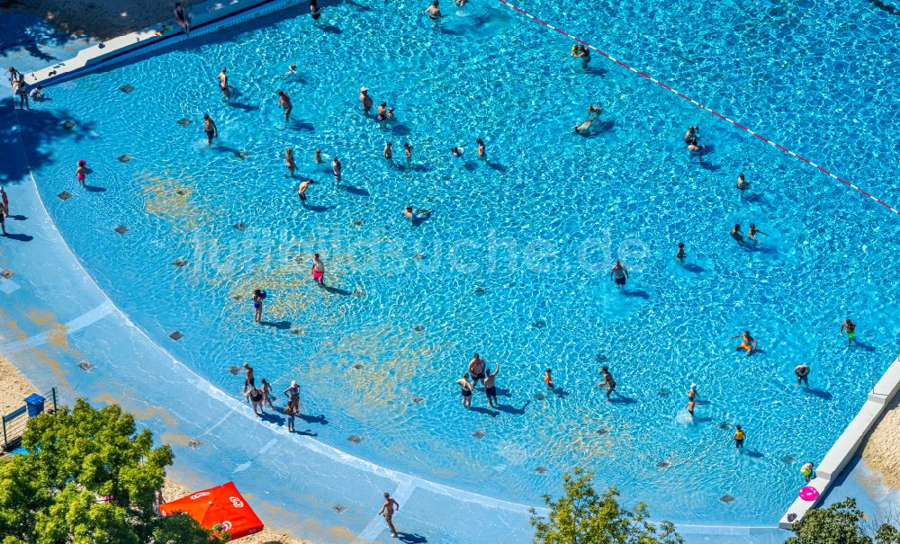 Dortmund von oben - Therme und Schwimmbecken am Freibad der Freizeiteinrichtung Solebad Wischlingen in Dortmund im Bundesland Nordrhein-Westfalen, Deutschland