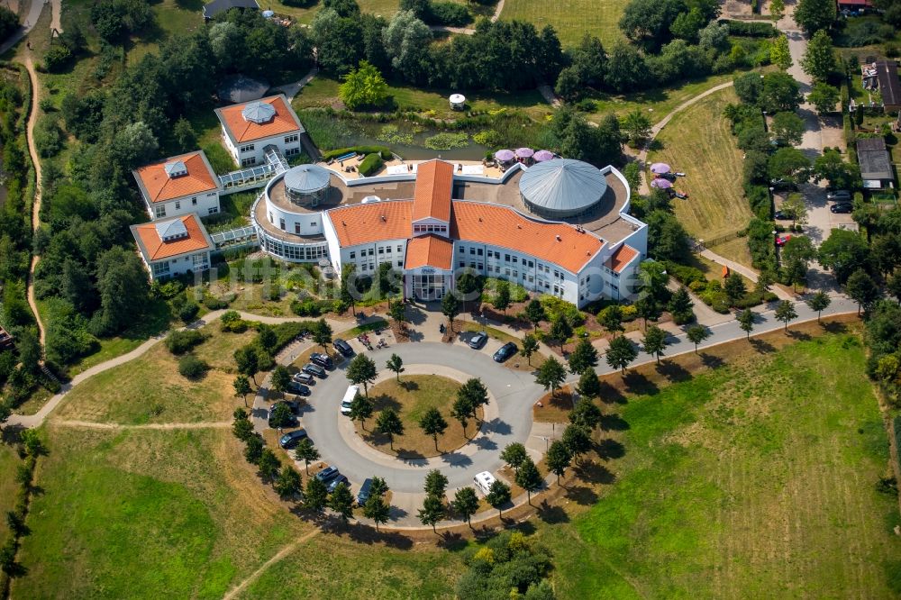 Luftbild Göhren-Lebbin - Therme und Schwimmbecken am Freibad der Freizeiteinrichtung SPAworld Fleesensee in Göhren-Lebbin im Bundesland Mecklenburg-Vorpommern