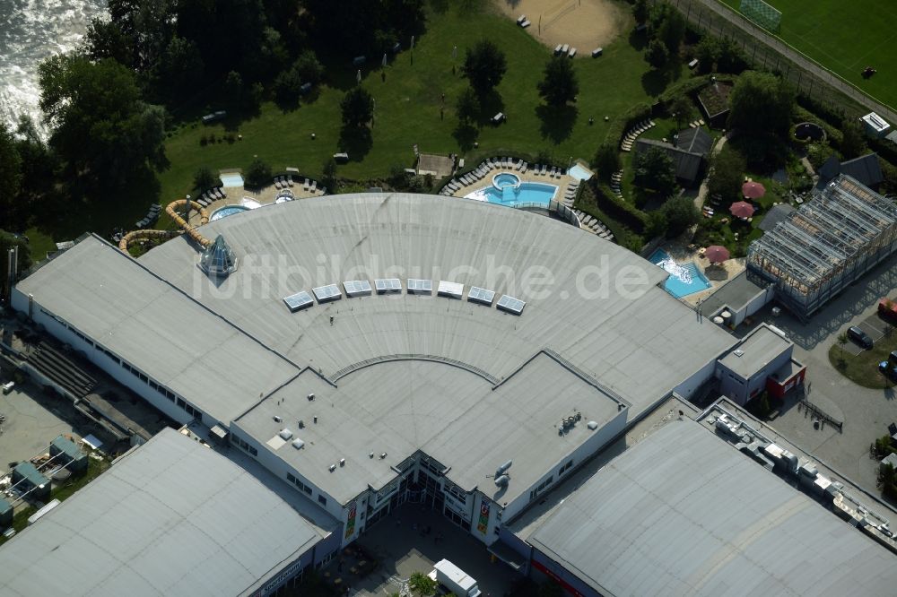 Luftbild Oranienburg - Therme und Schwimmbecken am Freibad der Freizeiteinrichtung TURM ErlebnisCity in Oranienburg im Bundesland Brandenburg