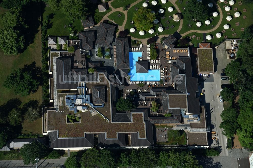 Luftbild Berlin - Therme und Schwimmbecken am Freibad der Freizeiteinrichtung Vabali Spa an der Seydlitzstraße im Stadtteil Moabit in Berlin