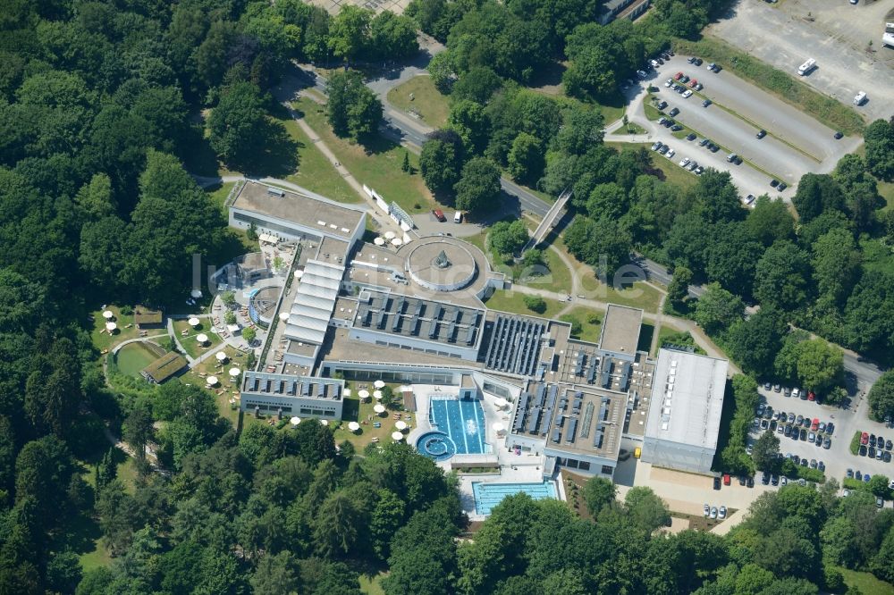 Luftbild Bad Salzuflen - Therme und Schwimmbecken am Freibad der Freizeiteinrichtung VitaSol Therme GmbH in Bad Salzuflen im Bundesland Nordrhein-Westfalen