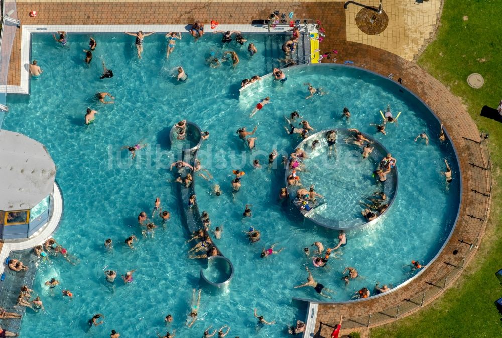 Witten von oben - Therme und Schwimmbecken am Freibad der Freizeiteinrichtung in Witten im Bundesland Nordrhein-Westfalen