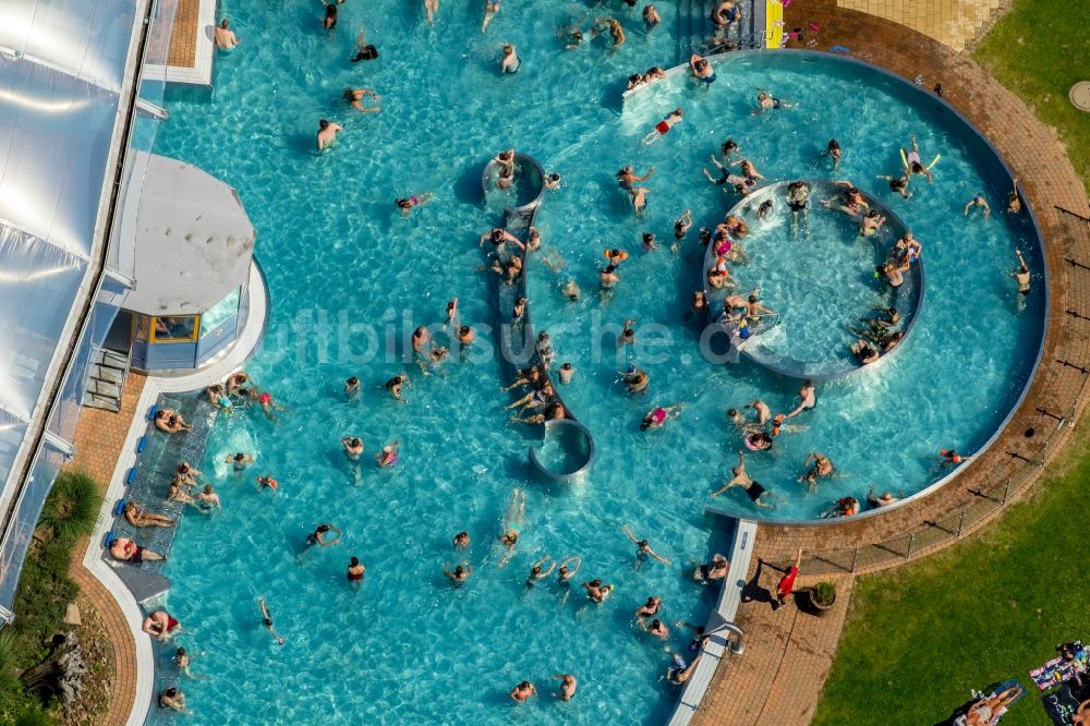 Witten aus der Vogelperspektive: Therme und Schwimmbecken am Freibad der Freizeiteinrichtung in Witten im Bundesland Nordrhein-Westfalen