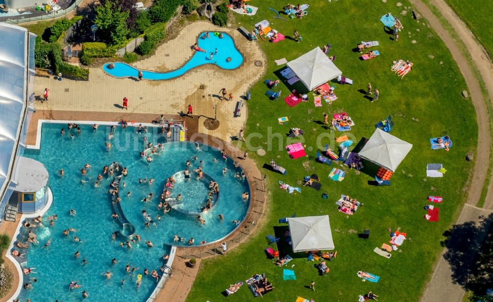 Luftaufnahme Witten - Therme und Schwimmbecken am Freibad der Freizeiteinrichtung in Witten im Bundesland Nordrhein-Westfalen