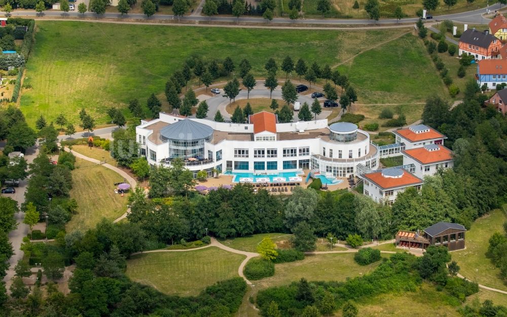 Luftbild Göhren-Lebbin - Therme und Schwimmbecken der Freizeiteinrichtung SPAworld Fleesensee in Göhren-Lebbin im Bundesland Mecklenburg-Vorpommern