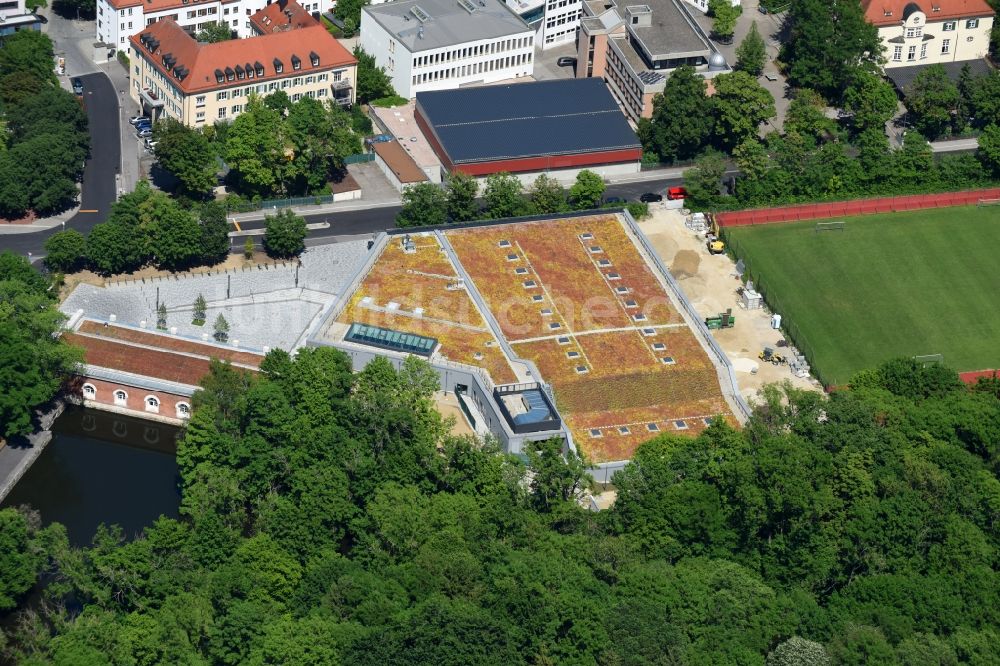 Ingolstadt von oben - Therme und Schwimmbecken der Freizeiteinrichtung Sportbad Ingolstadt an der Jahnstraße in Ingolstadt im Bundesland Bayern, Deutschland