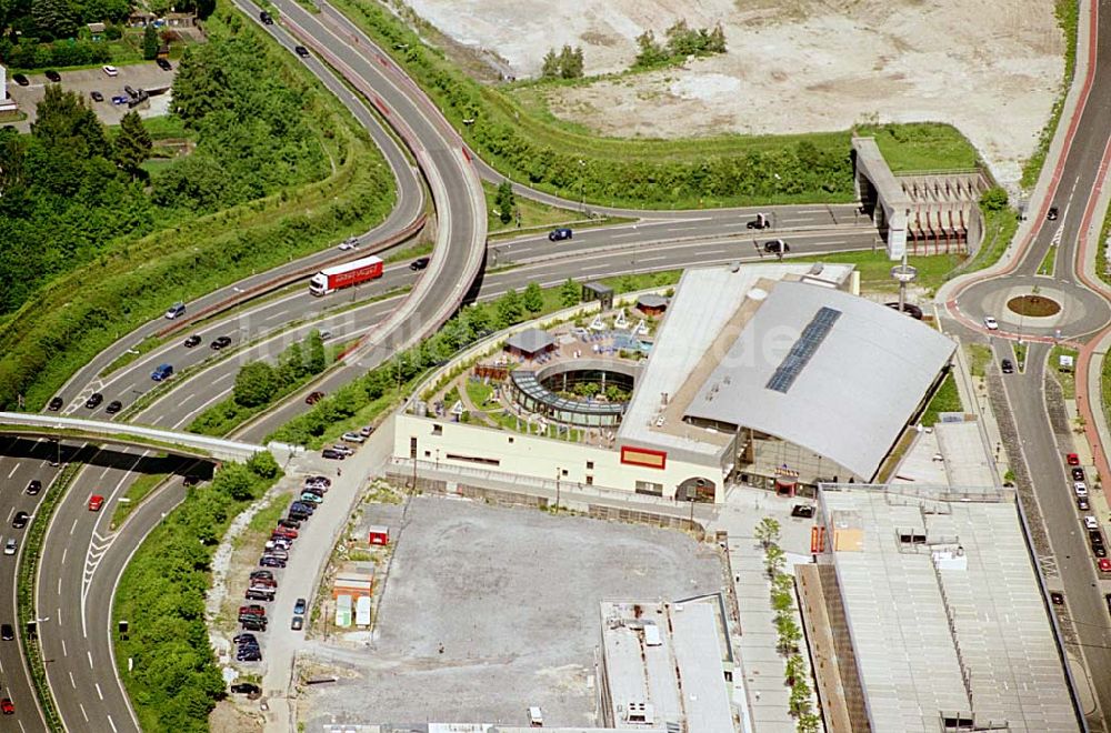 Bielefeld / NRW aus der Vogelperspektive: Therme und Spaßbad in Bielefeld am Hauptbahnhof. Datum: 26.05.03