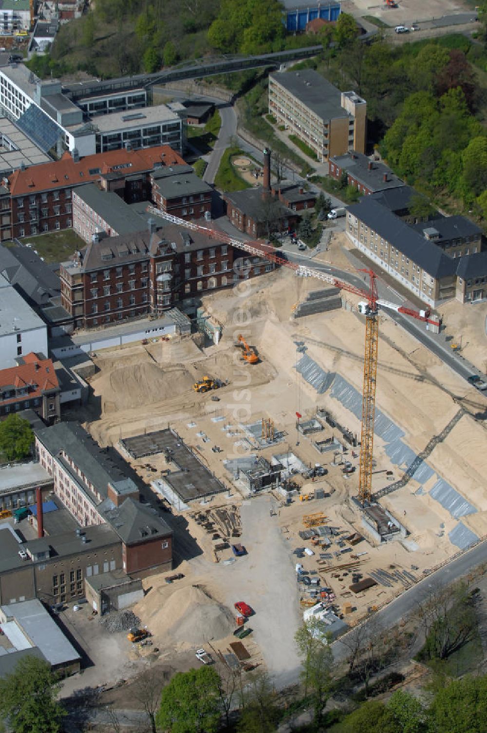 BRANDENBURG aus der Vogelperspektive: Tiefbauarbeiten zum Erweiterungsbau des Krankenhaus Brandenburg