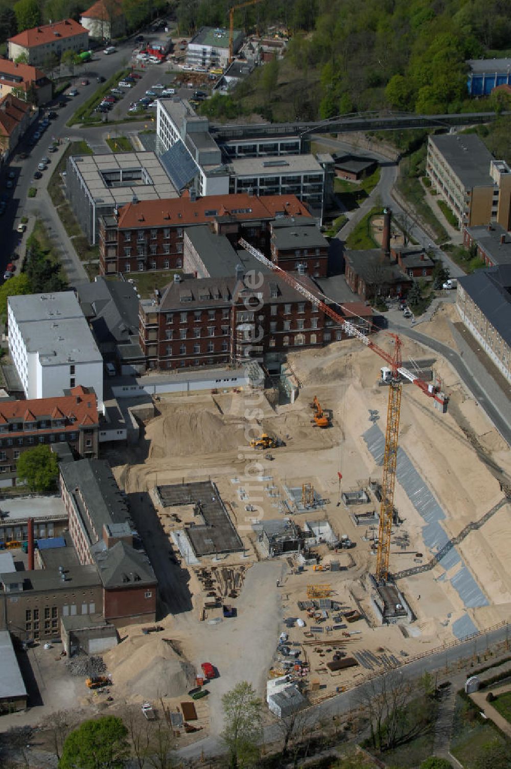 Luftbild BRANDENBURG - Tiefbauarbeiten zum Erweiterungsbau des Krankenhaus Brandenburg