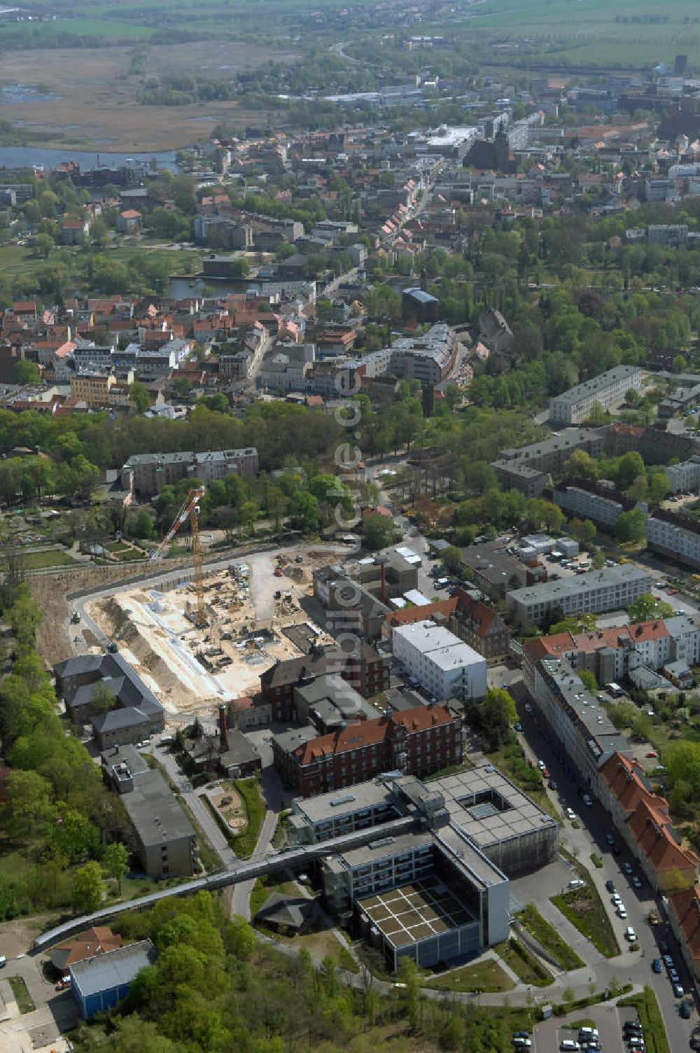 BRANDENBURG von oben - Tiefbauarbeiten zum Erweiterungsbau des Krankenhaus Brandenburg