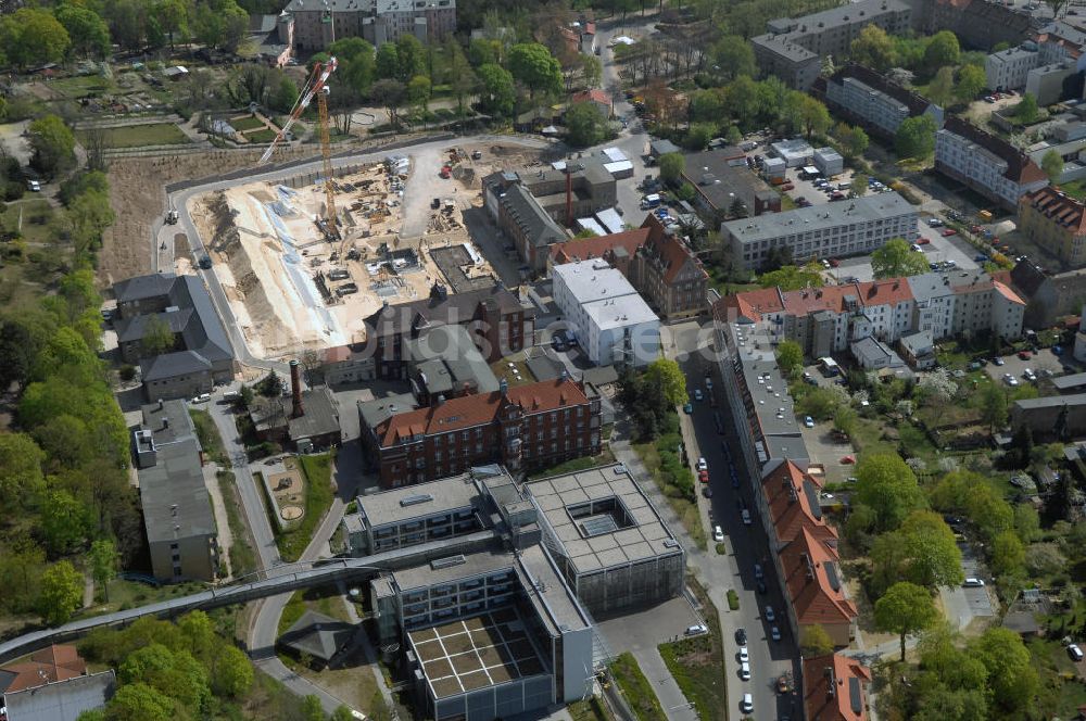 BRANDENBURG aus der Vogelperspektive: Tiefbauarbeiten zum Erweiterungsbau des Krankenhaus Brandenburg