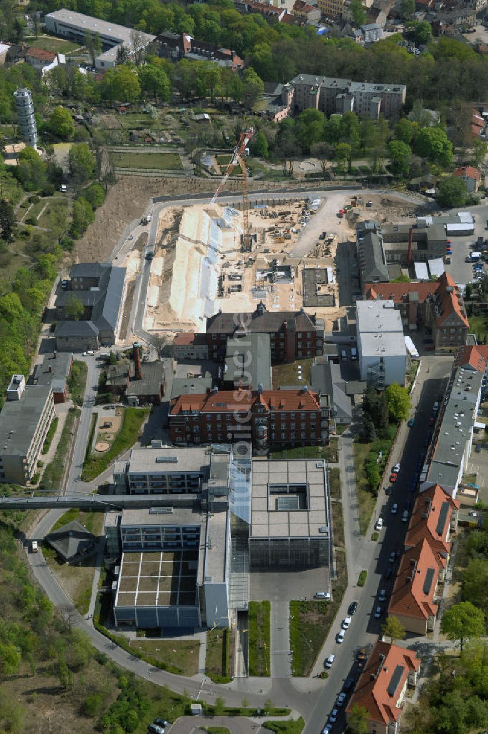 Luftbild BRANDENBURG - Tiefbauarbeiten zum Erweiterungsbau des Krankenhaus Brandenburg