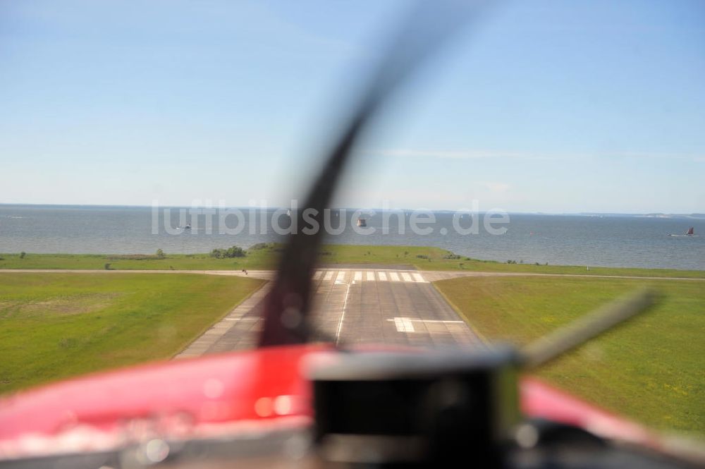 Peenemünde von oben - Tiefer Überflug Flugplatz Peenmünde in Mecklenburg-Vorpommern