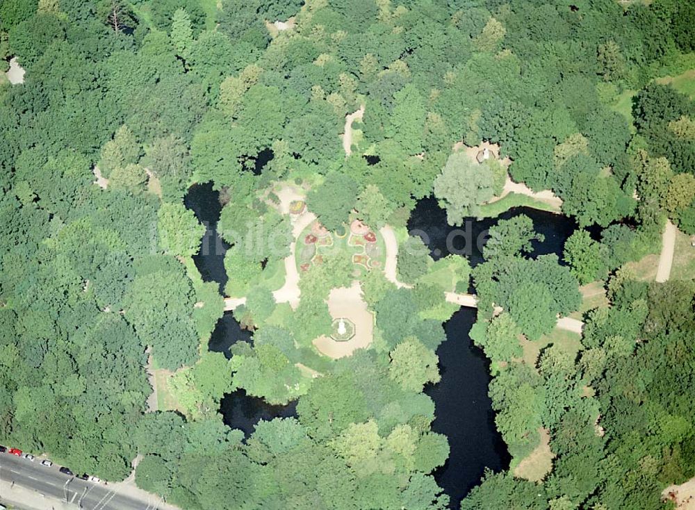 Berlin- Tiergarten aus der Vogelperspektive: Tiergarten in Berlin. Datum: 30.06.2003