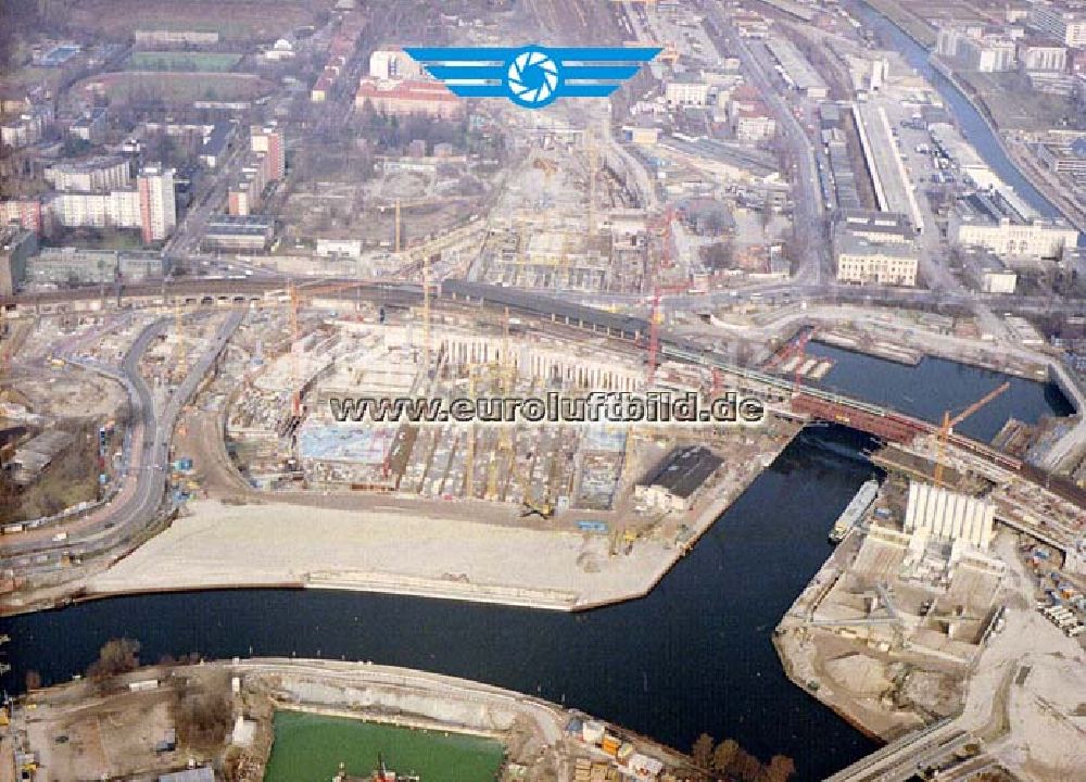 Luftbild Berlin - Tiergarten - Tiergartentunnelbau am Bereich des Lehrter Stadtbahnhofes in Berlin-Tiergarten.