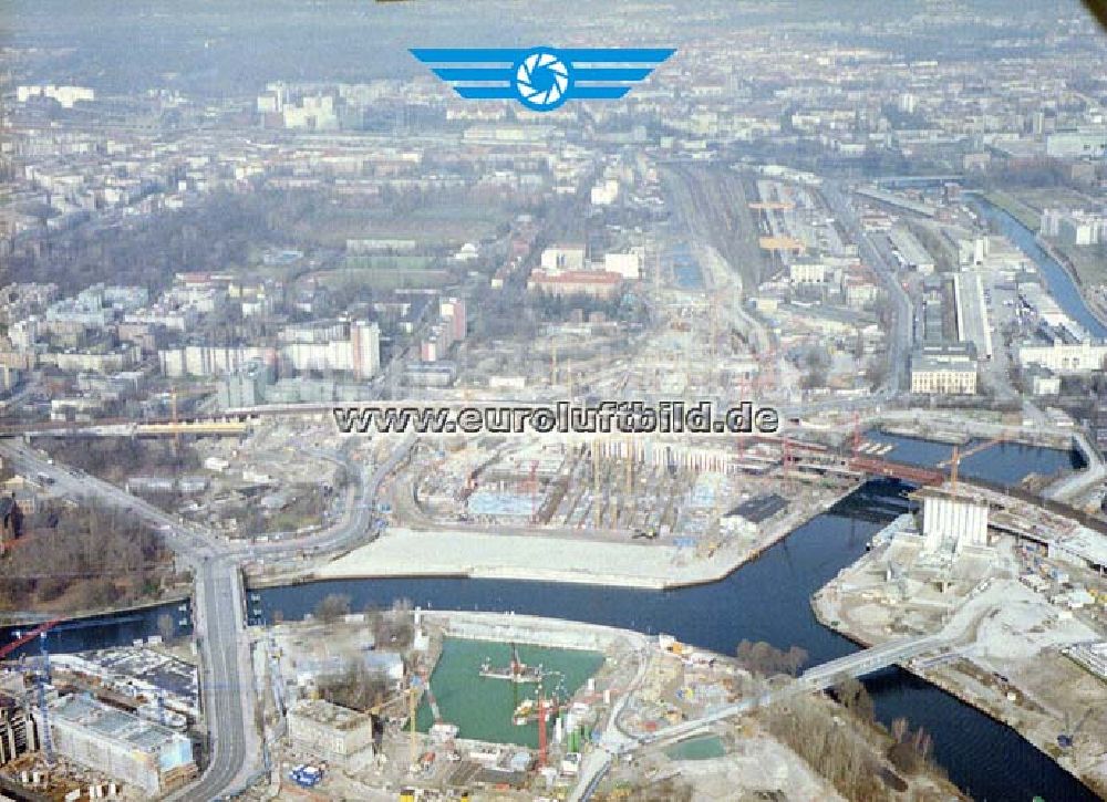 Luftaufnahme Berlin - Tiergarten - Tiergartentunnelbau am Bereich des Lehrter Stadtbahnhofes in Berlin-Tiergarten.