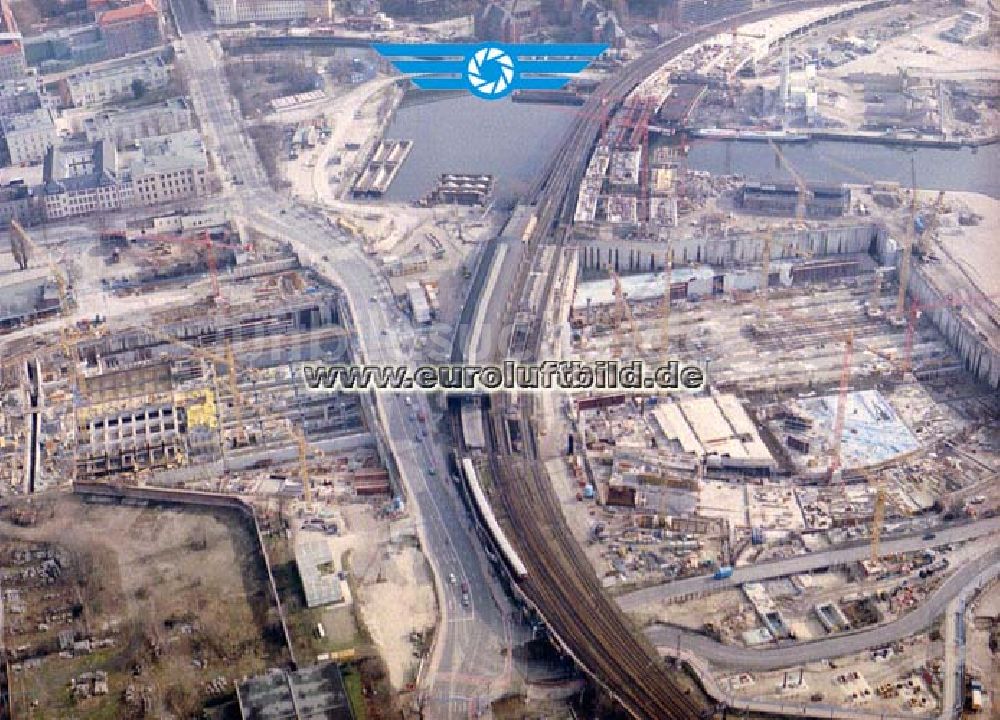 Luftbild Berlin - Tiergarten - Tiergartentunnelbau am Bereich des Lehrter Stadtbahnhofes in Berlin-Tiergarten.