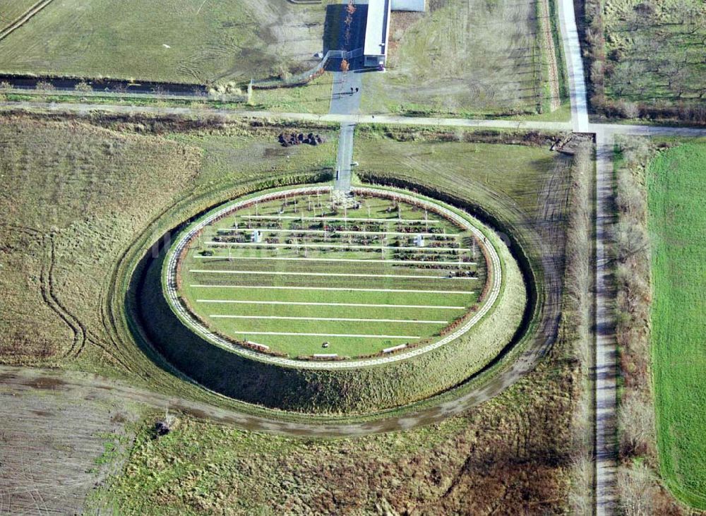 Berlin - Hohenschönhausen aus der Vogelperspektive: Tierheim Falkenberg (Friedhof) an der Dorfstraße / Ahrensfelder Chaussee in Falkenberg (Tierheim BERLIN Presse und Werbung Frau Carola Ruff Hausvaterweg 39 13057 BERLIN, Tel