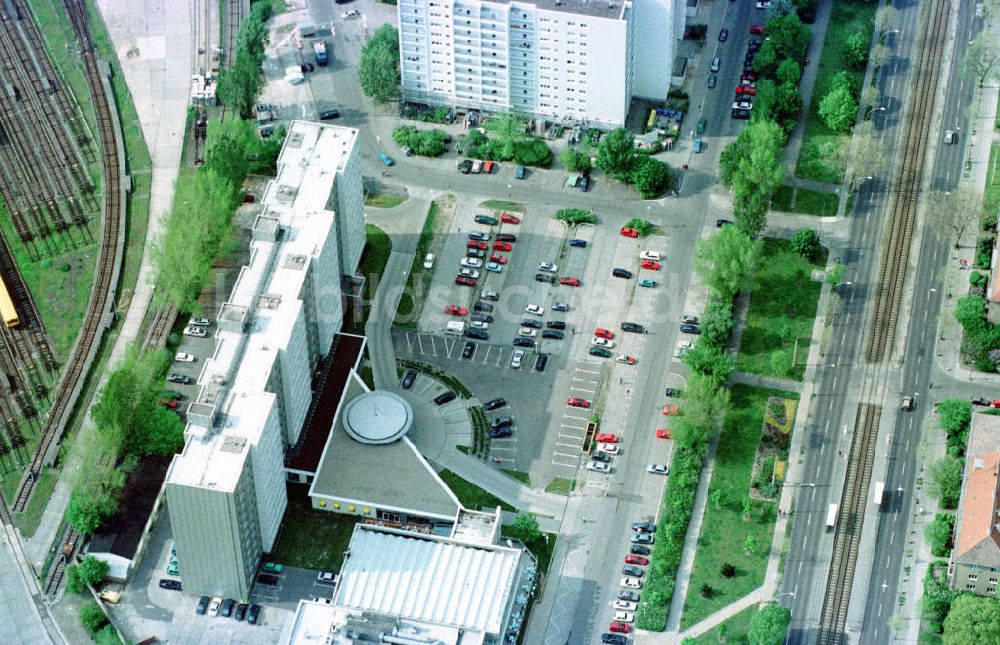 Berlin - Lichtenberg aus der Vogelperspektive: Tierparkhotel abacus in der Straße Am Tierpark in Berlin-Lichtenberg..