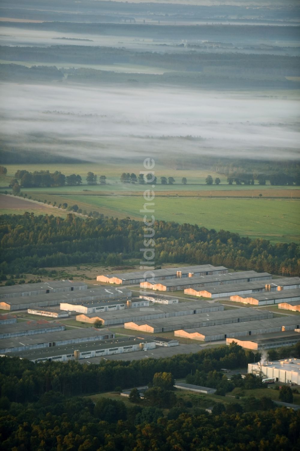 Reuden/Anhalt aus der Vogelperspektive: Tierzucht- Stallanlagen zur Geflügelzucht der Fläminger Entenspezialitäten GmbH & Co. KG an der Reudener Straße in Reuden/Anhalt im Bundesland Sachsen-Anhalt, Deutschland