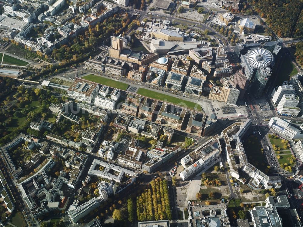 Berlin aus der Vogelperspektive: Tilla Durieux-Park mit Potsdamer Platz und Sony Center im Ortsteil Tiergarten im Bezirk Mitte in Berlin